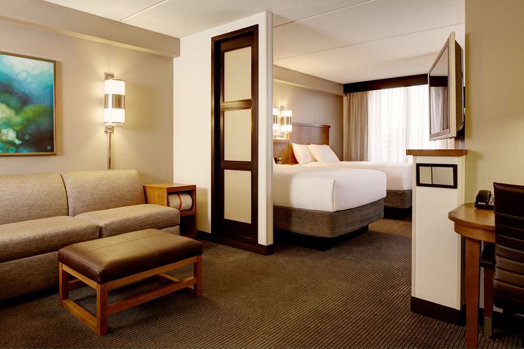 Hyatt Place Indianapolis Airport Room photo